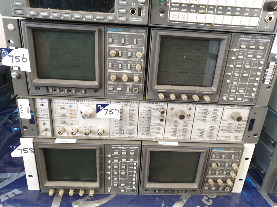 Tektronix 1731 waveform monitor, Tektronix 1761 wa...