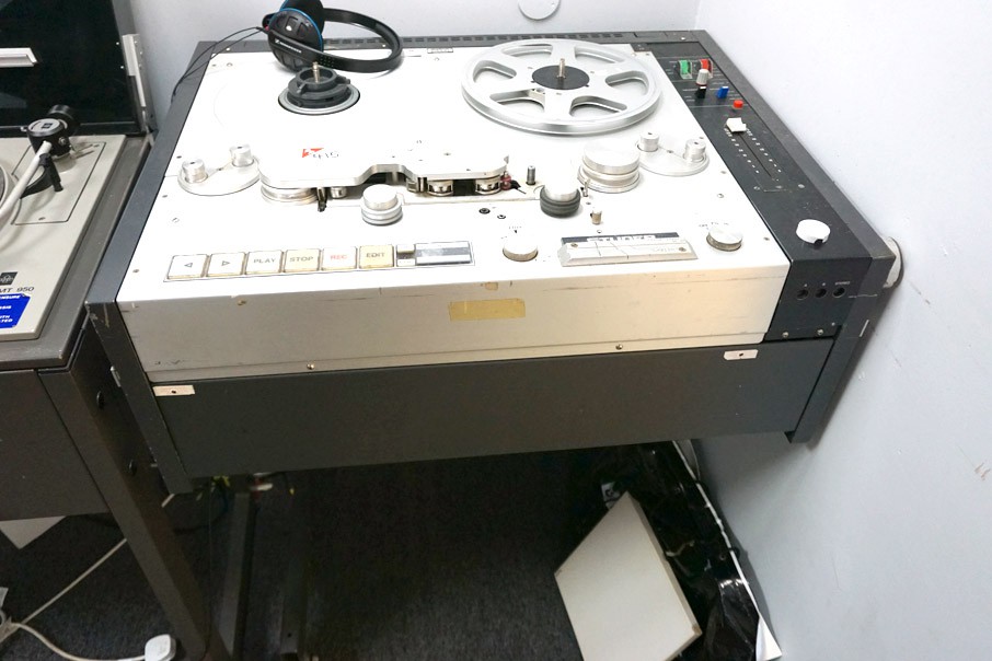 Studer 1/4" reel to reel tape recorder on mobile s...