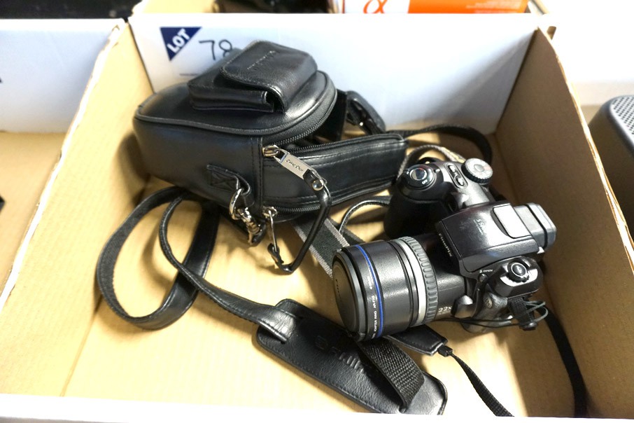 Fujifilm 5500 digital camera with case