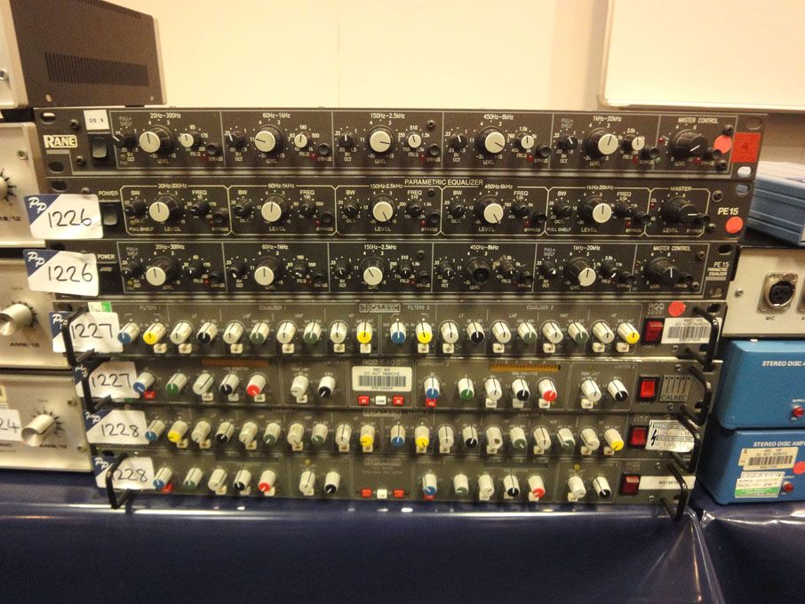 2x Rane PE15 parametric analyser