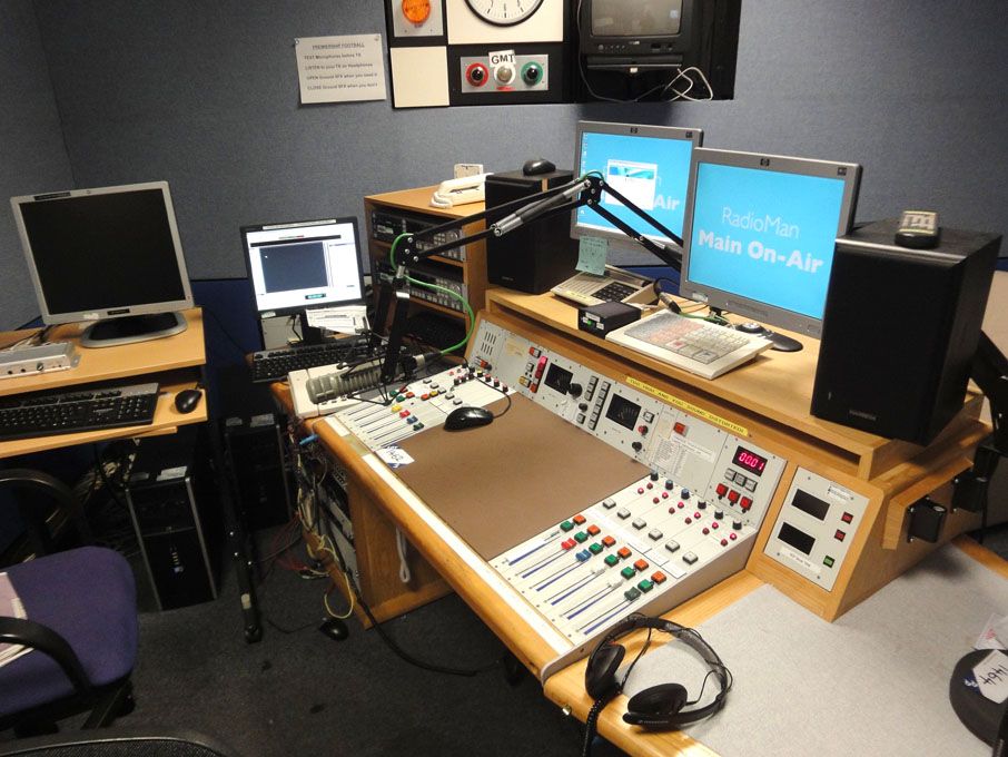 Audionics mono mixing desk 8’ x 3’ complete with 1...