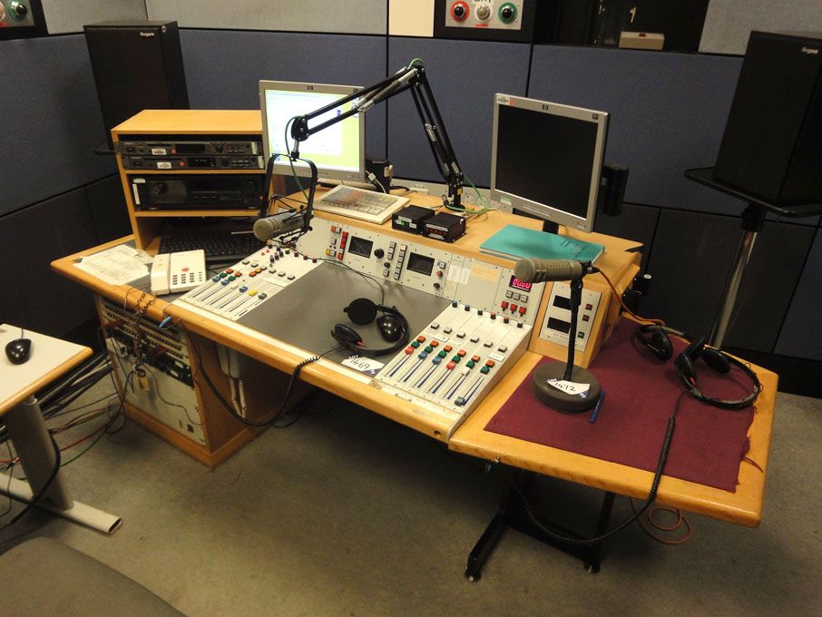 Audionics mono mixing desk 8’ x 3’ complete with 1...