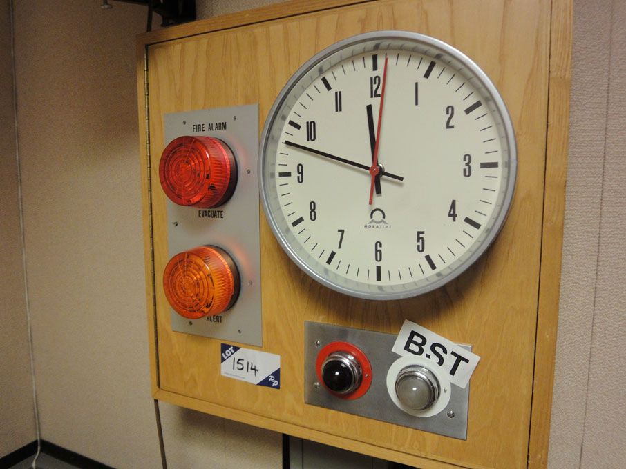 Mobatime analogue pulse clock & 'on air' light...