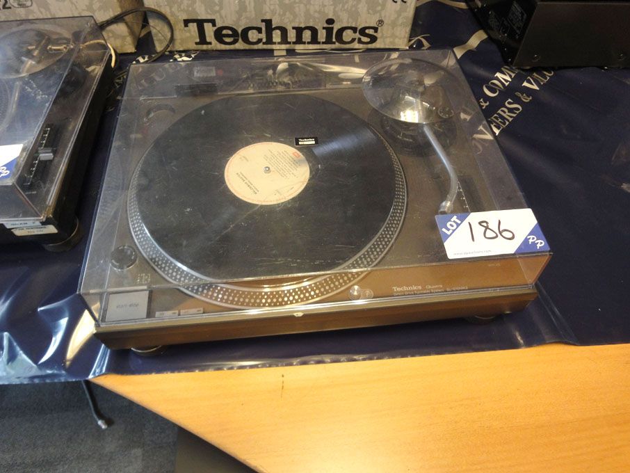Technics SL-1210 MK2 direct drive turntable system...