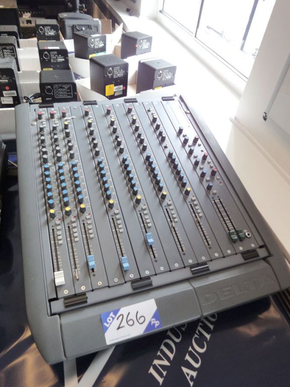 Soundcraft Delta DLX stereo mixer