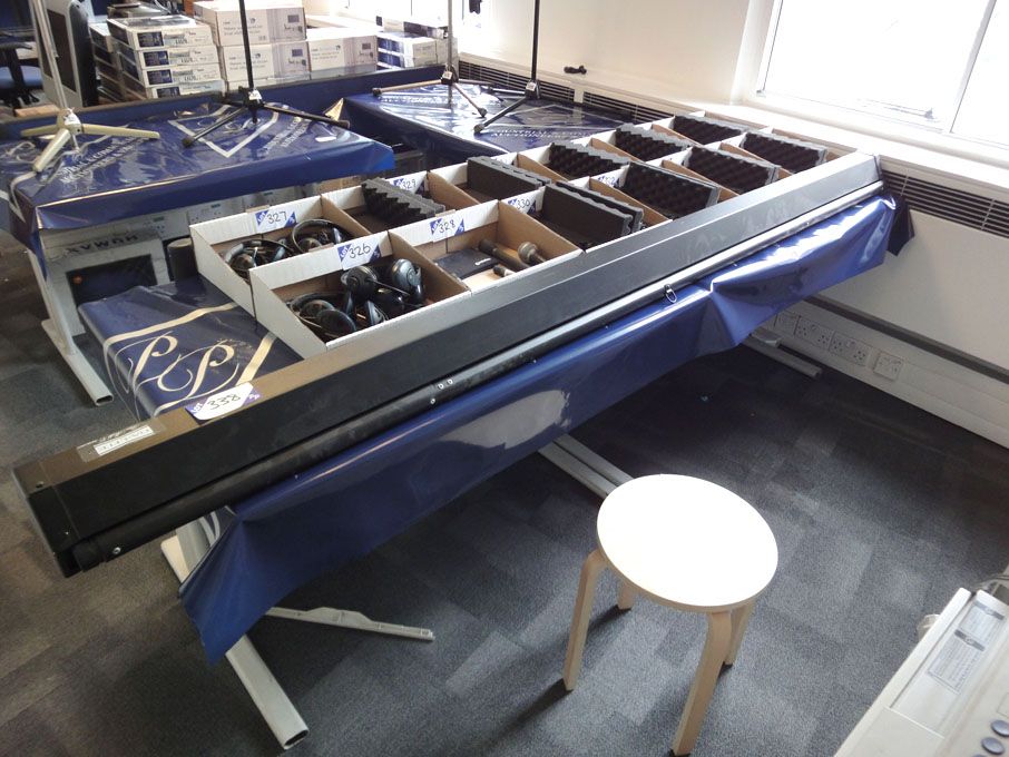 DA-Lite Floor model 8 projector screen