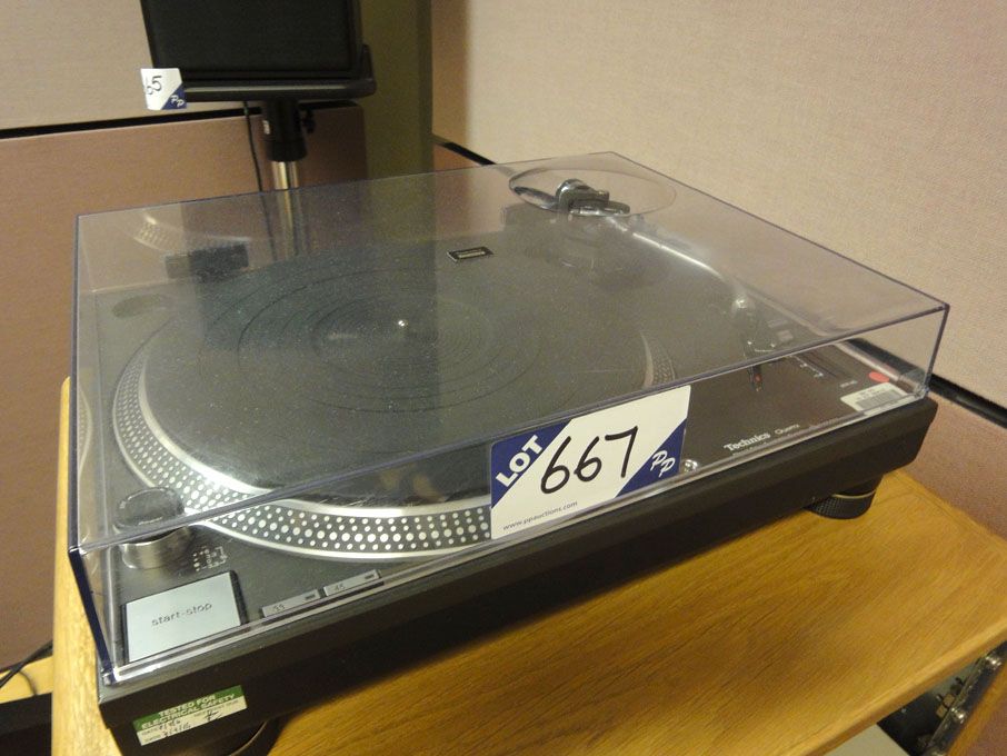 Technics SL-1210 MK2 direct drive turntable system