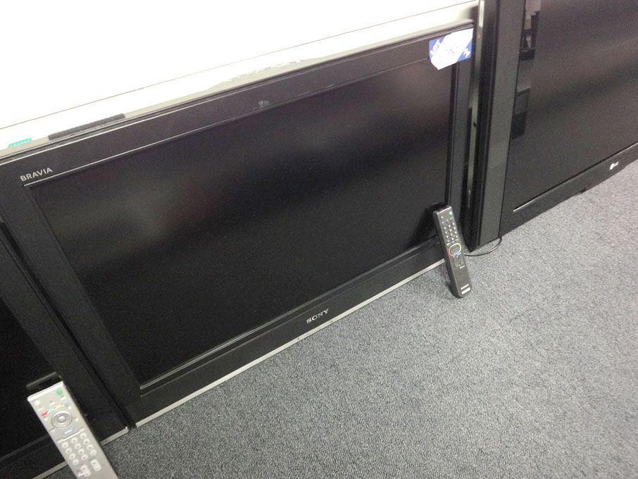 Sony KDL-32S3000 colour LCD TV