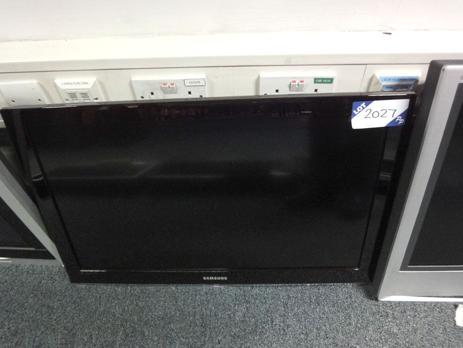 Samsung LE-32C530F1W colour LCD TV