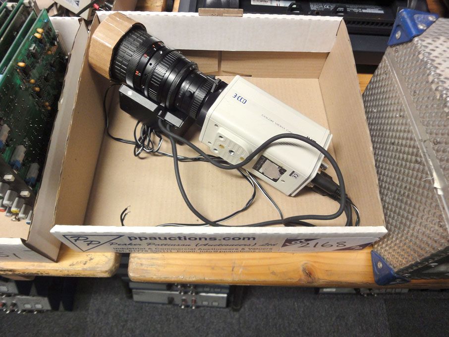 JVC KY-F32 colour video camera