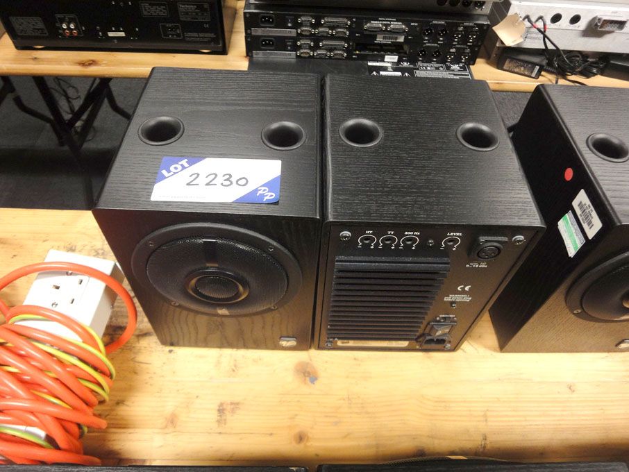 2x MusikElectronic RL906 monitor loud speakers