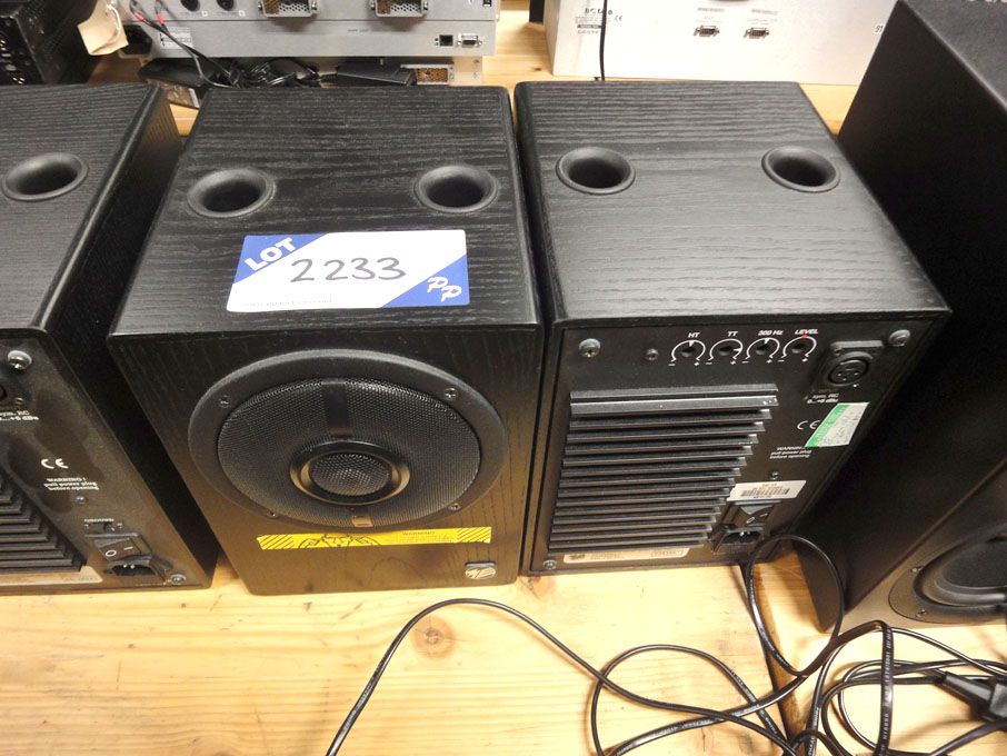 2x MusikElectronic RL906 monitor loud speakers