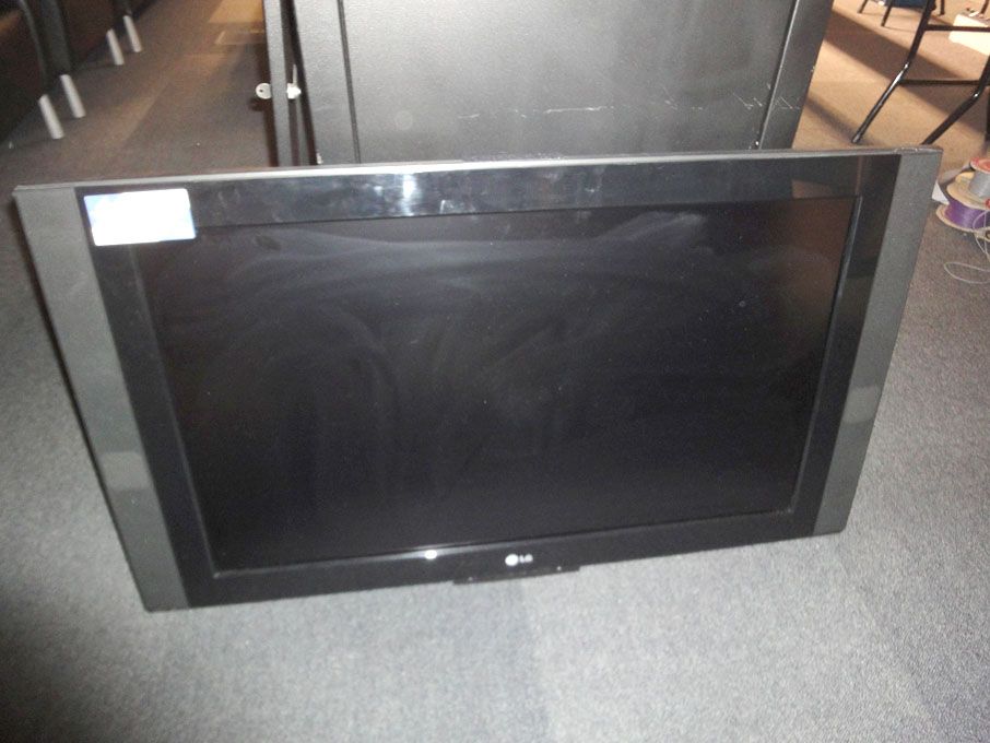 LG 37LBIDB colour LCD TV