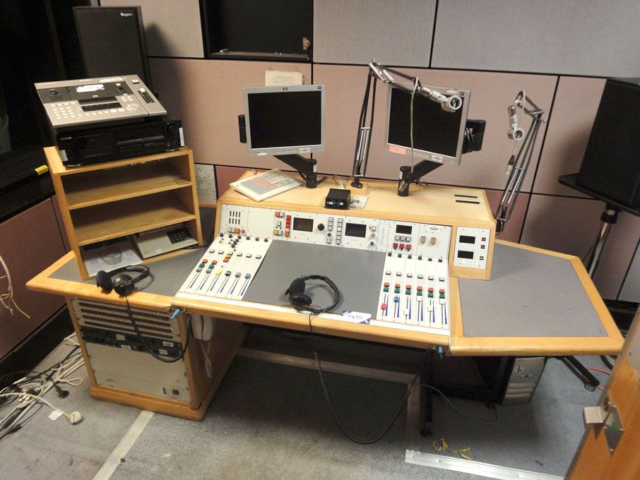 Audionics mono mixing desk 8x4ft complete with 12x...