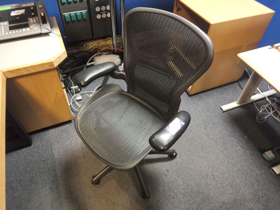 Herman Miller technical swivel chair with arm rest...