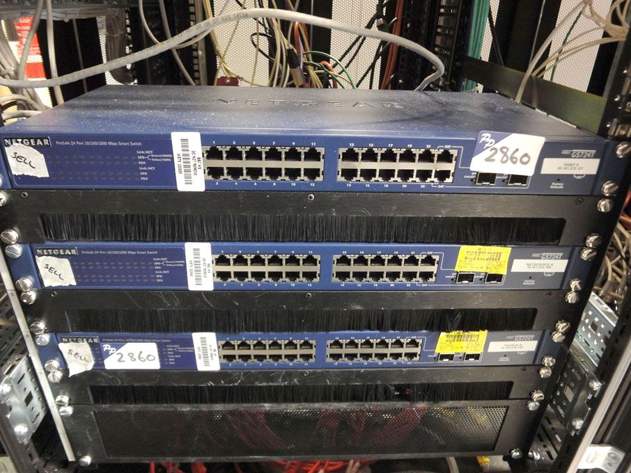3x Netgear GS724T ProSafe 24 port 1000Mbps smart s...
