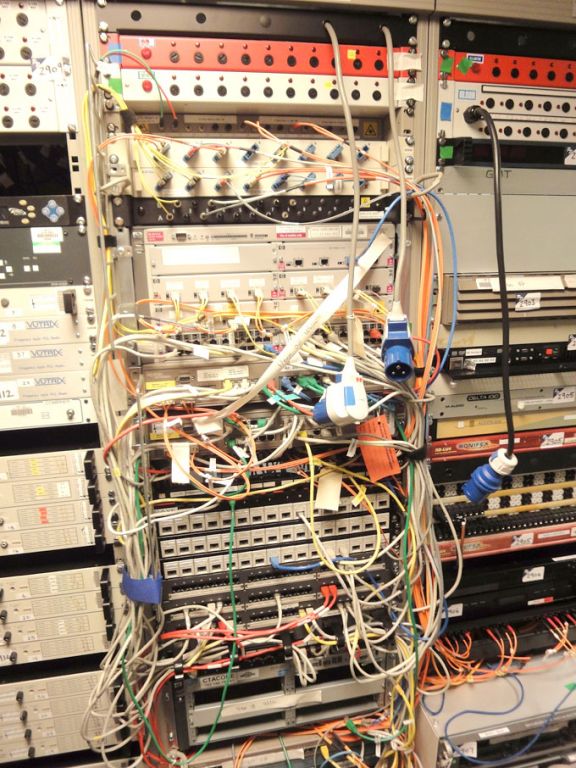 Contents of rack 605 inc: HP Procure 5308XL switch...