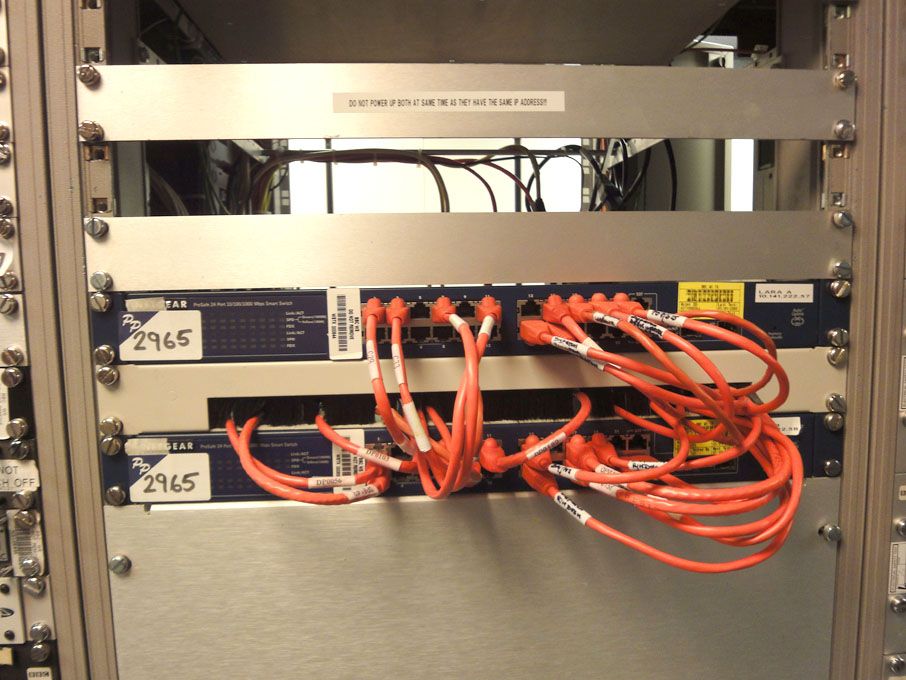2x Netgear GS724T ProSafe 24 port 1000Mbps smart s...