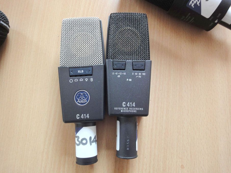 2x AKG C414 reference recording microphones