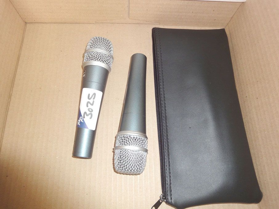 2x Shure Beta 57A microphones