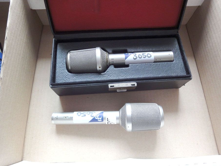 2x Neumann KM86i microphones