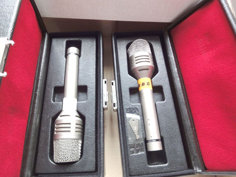 2x Neumann KM84i microphones
