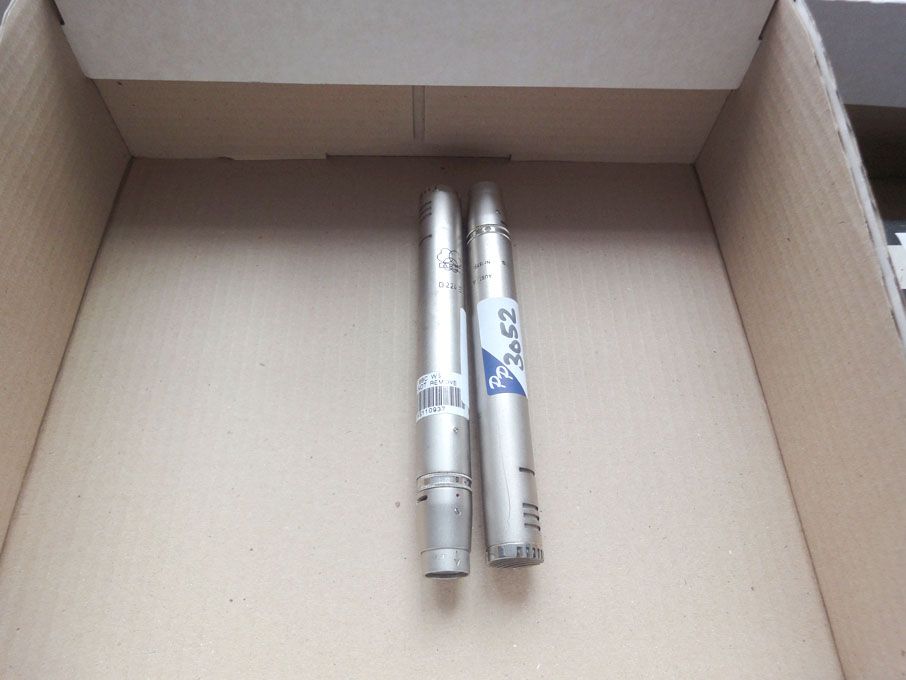 2x AKG D224E microphones
