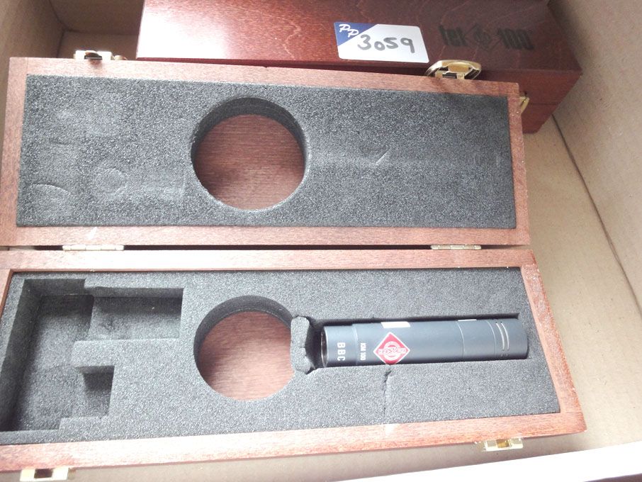 2x Neumann KM100 microphones