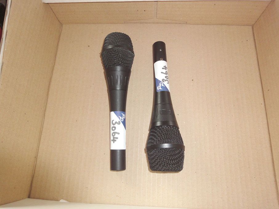 2x Shure SM87 microphones