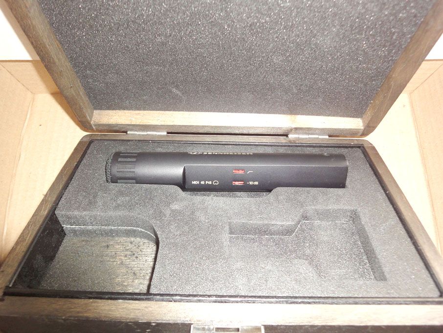 2x Sennheiser MK40 P48 microphones