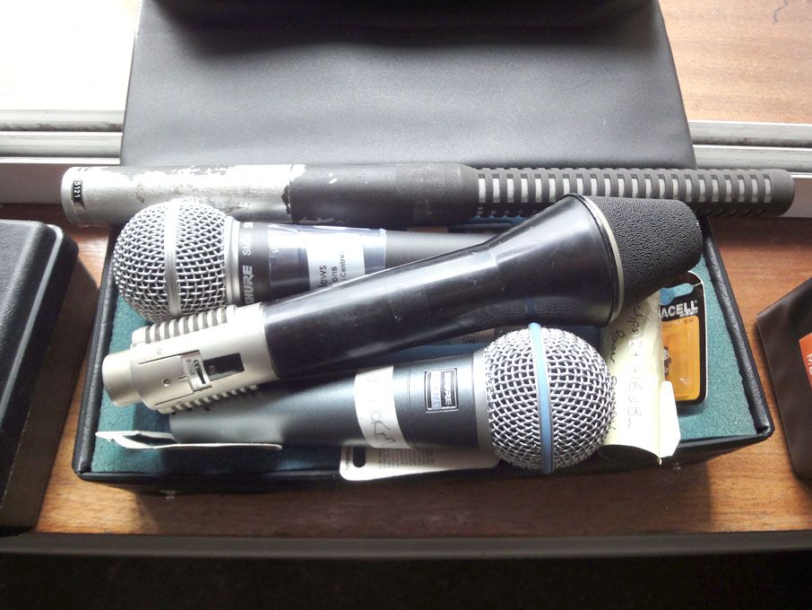 Qty various Shure, Beyer Dynamic etc microphones (...