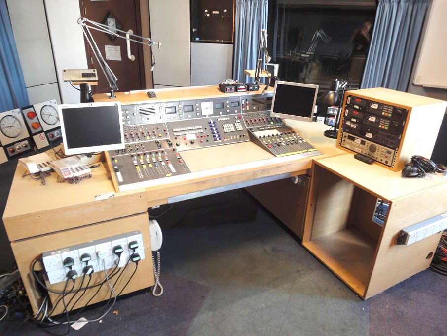 Audix stereo mixing desk, 10x5ft ‘L’ shape desk co...