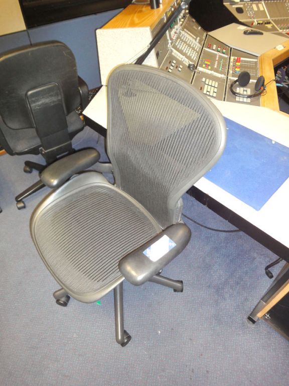 Hermann Miller technical swivel chair with arm res...