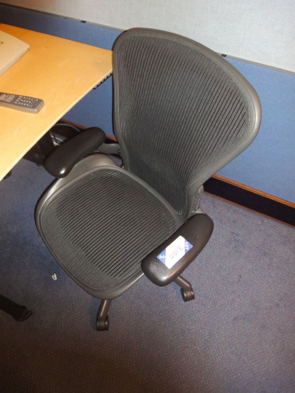 Hermann Miller technical swivel chair with arm res...