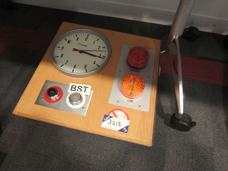 Favag analogue pulse clock & 'on air' lights (Plea...