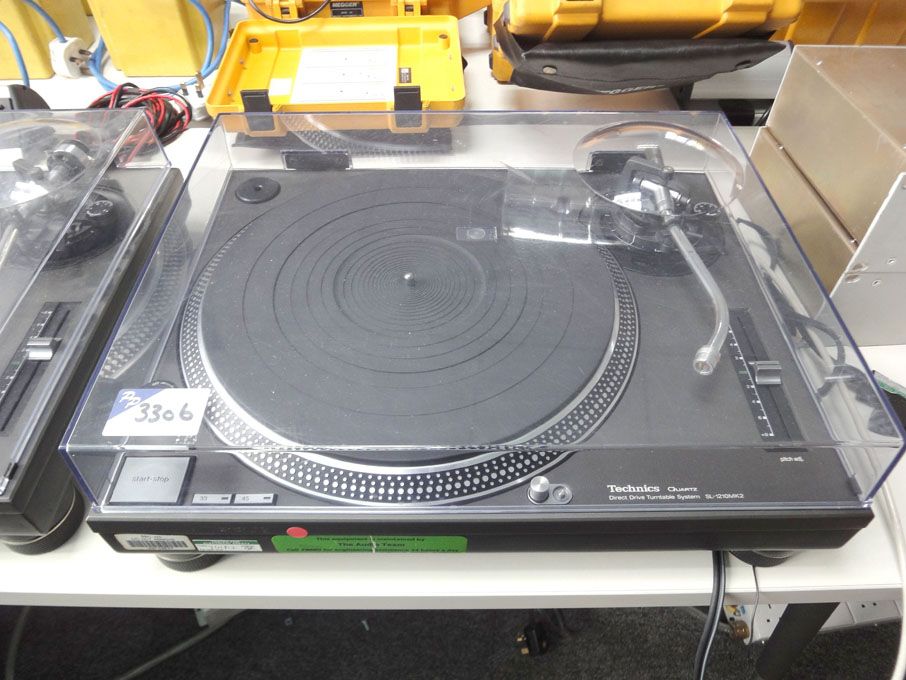 Technics SL-1210MK2 direct drive turntable