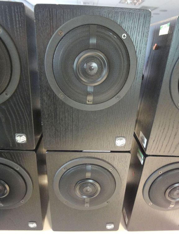 2x MusikElectronic RL906 loud speakers