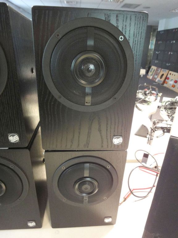 2x MusikElectronic RL906 loud speakers