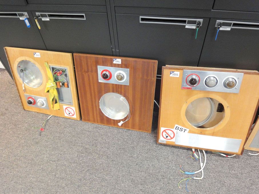 3x 'on air' lights on wooden surround