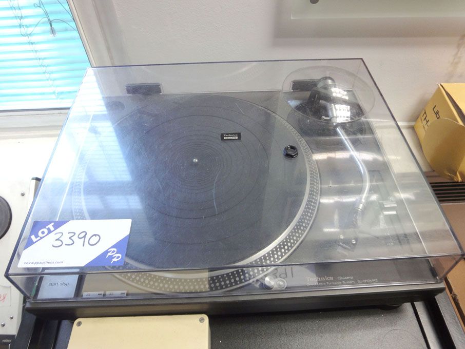 Technics SL-1210MK2 direct drive turntable