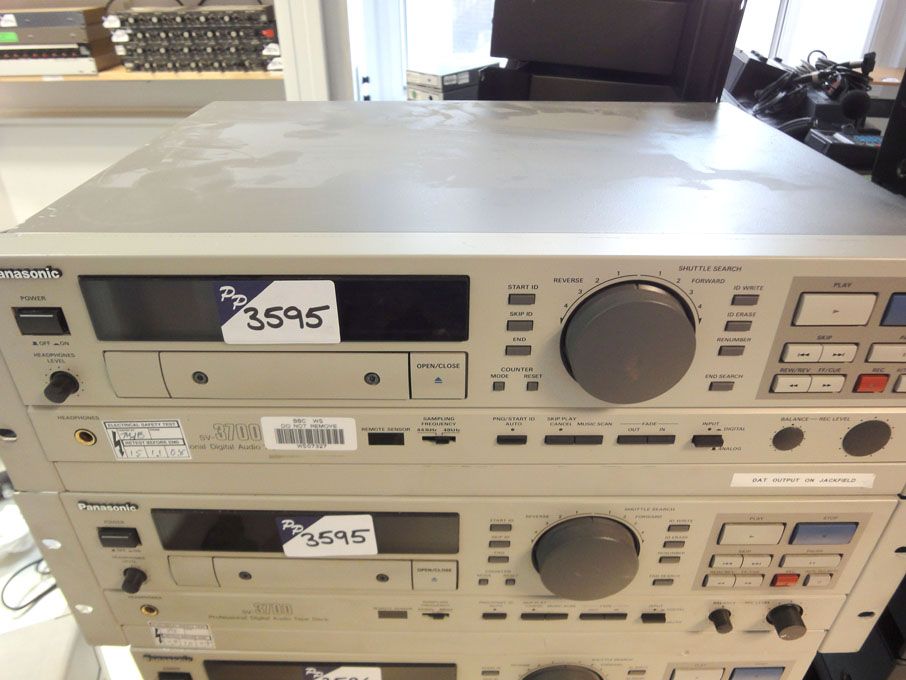 2x Panasonic SV-3700 professional digital audio ta...