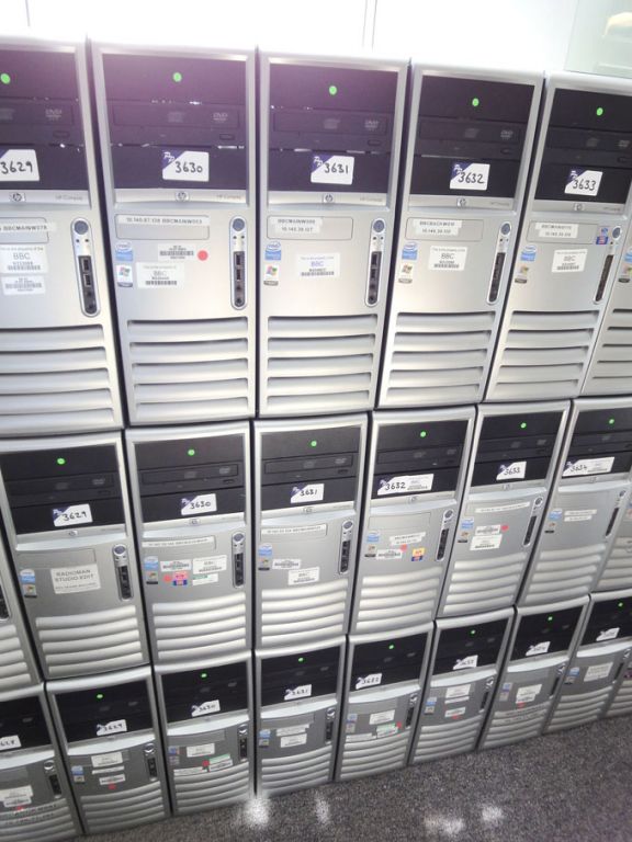 3x HP Compaq Intel Pentium D & Pentium 4 PC base u...
