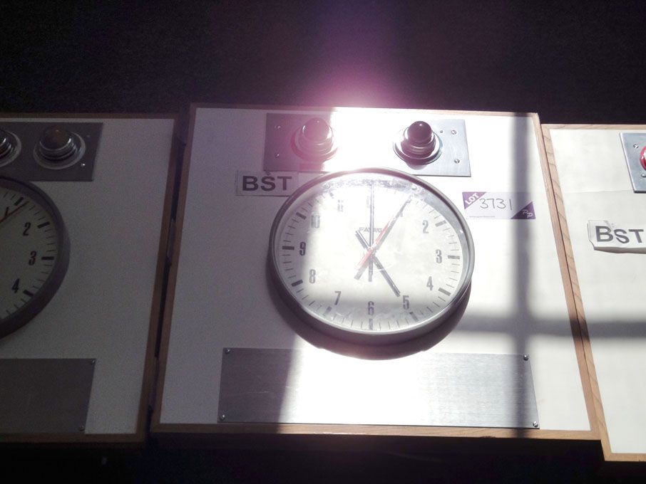 Favag analogue pulse clock & 'on air' lights (Plea...