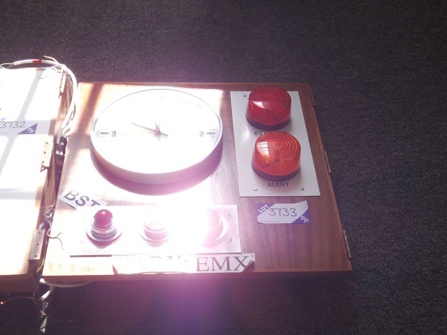Moser Baer analogue pulse clock & 'on air' light (...