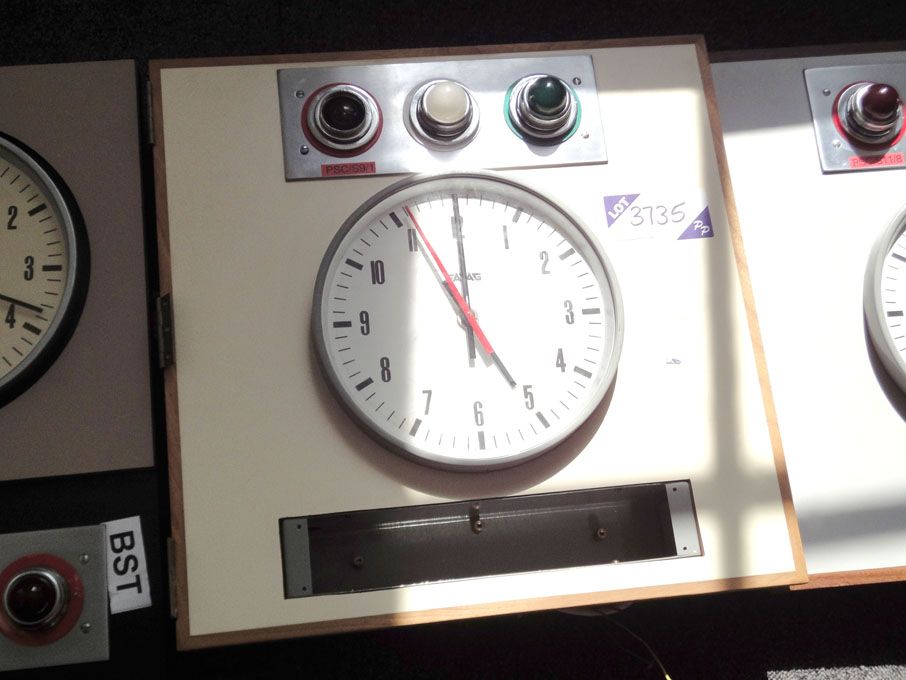 Favag analogue pulse clock & 'on air' lights (Plea...