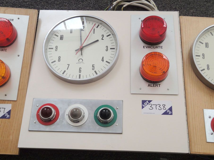 Mobatime analogue pulse clock & 'on air' light (Pl...