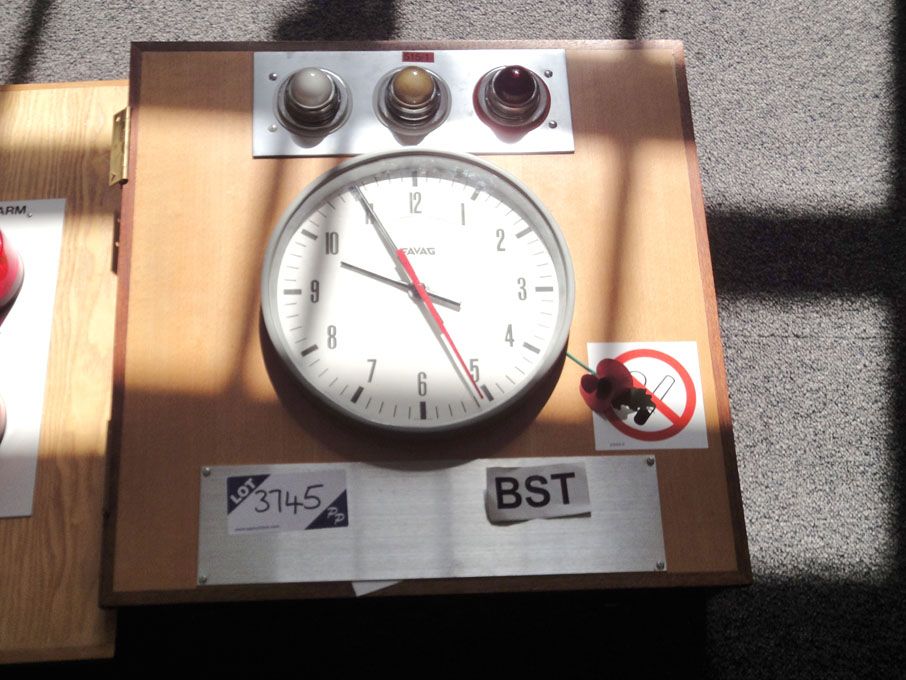 Favag analogue pulse clock & 'on air' lights (Plea...