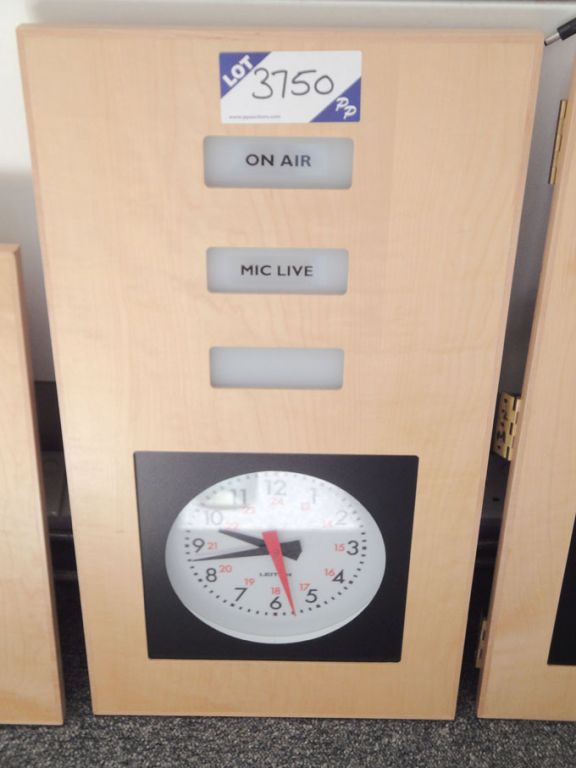 Leitch analogue pulse clock & 'on air' lights (Ple...