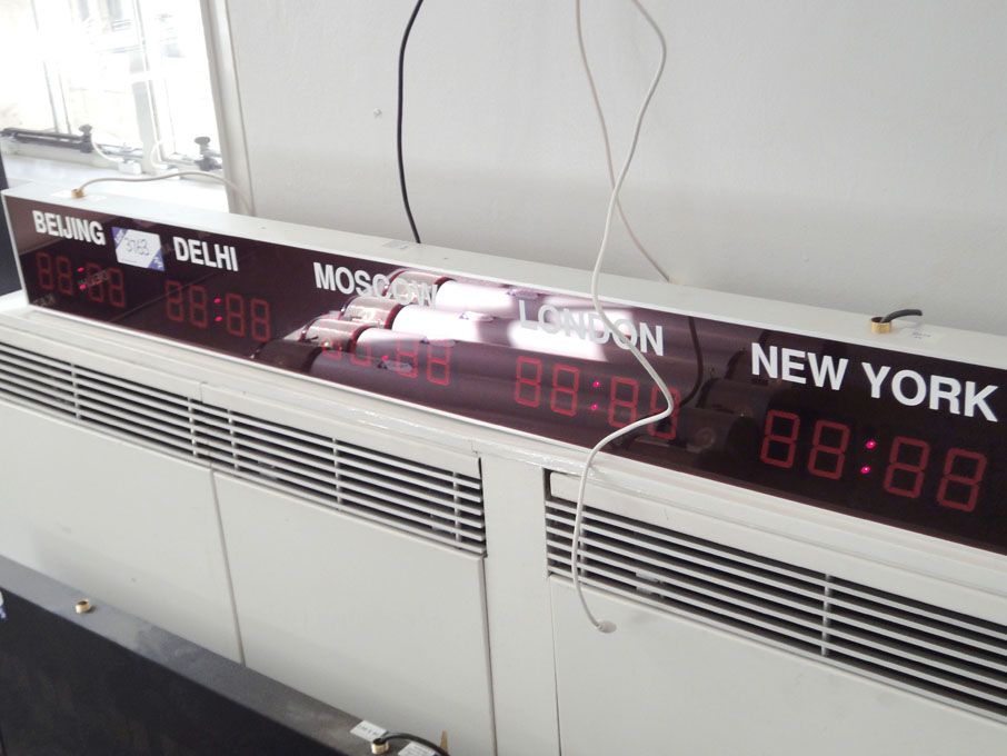 Wharton 5 time zone digital pulse clock (Please No...