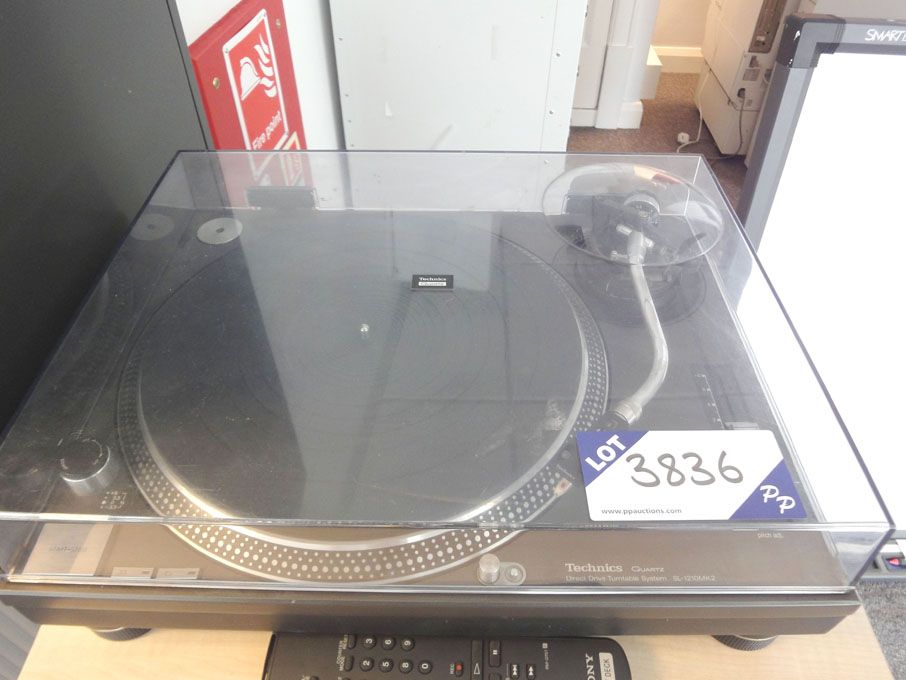 Technics SL-1210 mk2 direct drive turntable